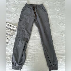 Figs 22 pocket jogger scrub pants